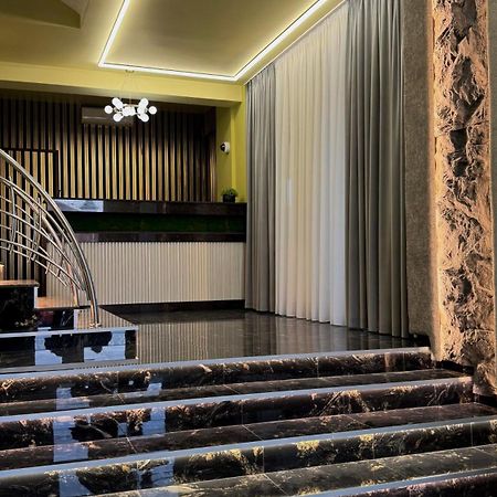 Hotel Sorelo Питещ Екстериор снимка
