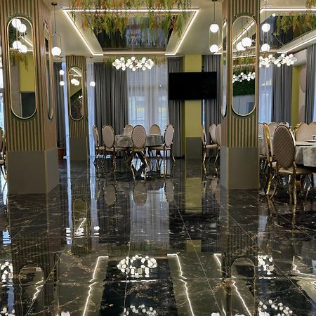 Hotel Sorelo Питещ Екстериор снимка
