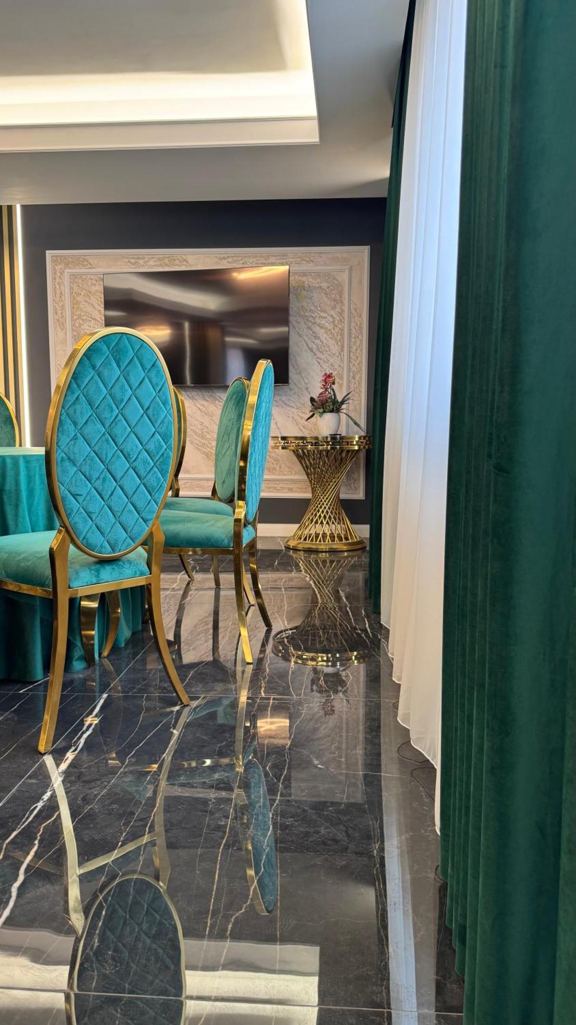 Hotel Sorelo Питещ Екстериор снимка