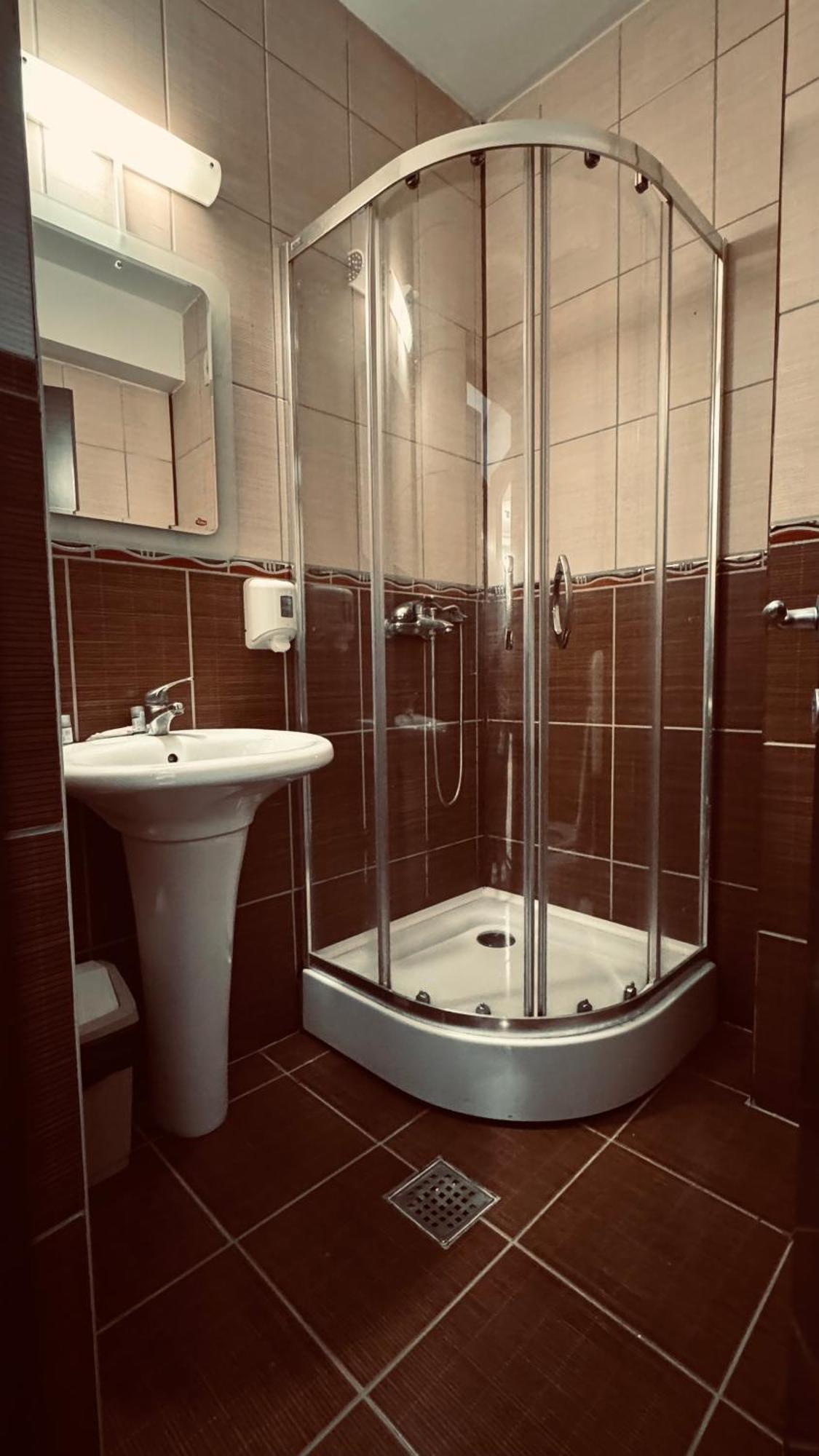 Hotel Sorelo Питещ Екстериор снимка